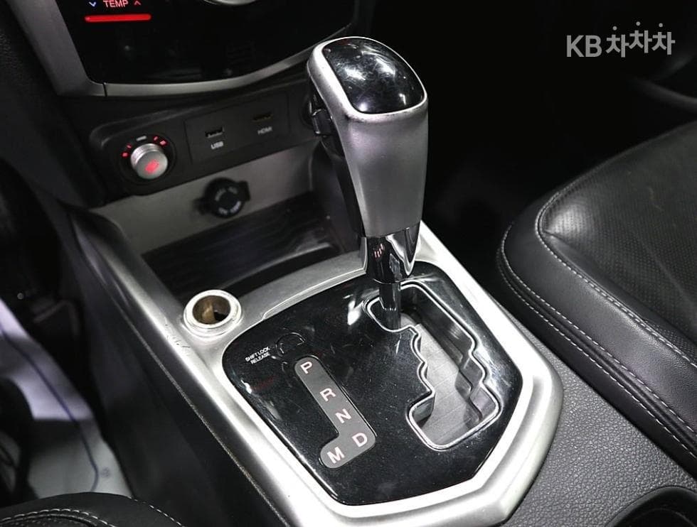 KG Mobility TivoliGasoline LX Standard - 15