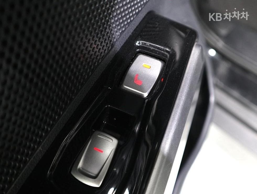 KG Mobility TivoliGasoline LX Standard - 17