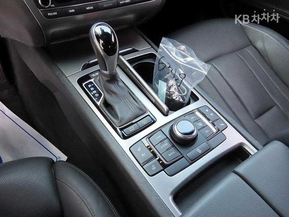 Hyundai GenesisDHG330 Premium AWD - 11