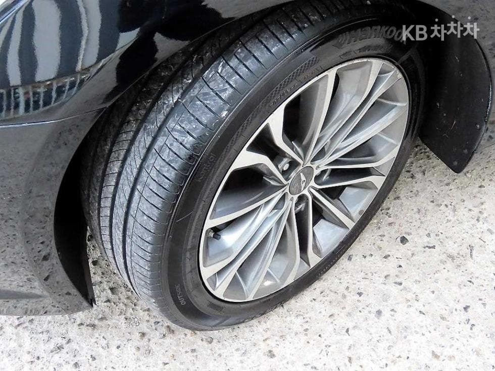 Hyundai GenesisDHG330 Premium AWD - 20