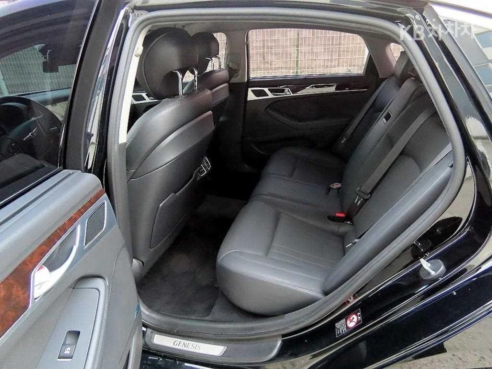 Hyundai GenesisDHG330 Premium AWD - 6