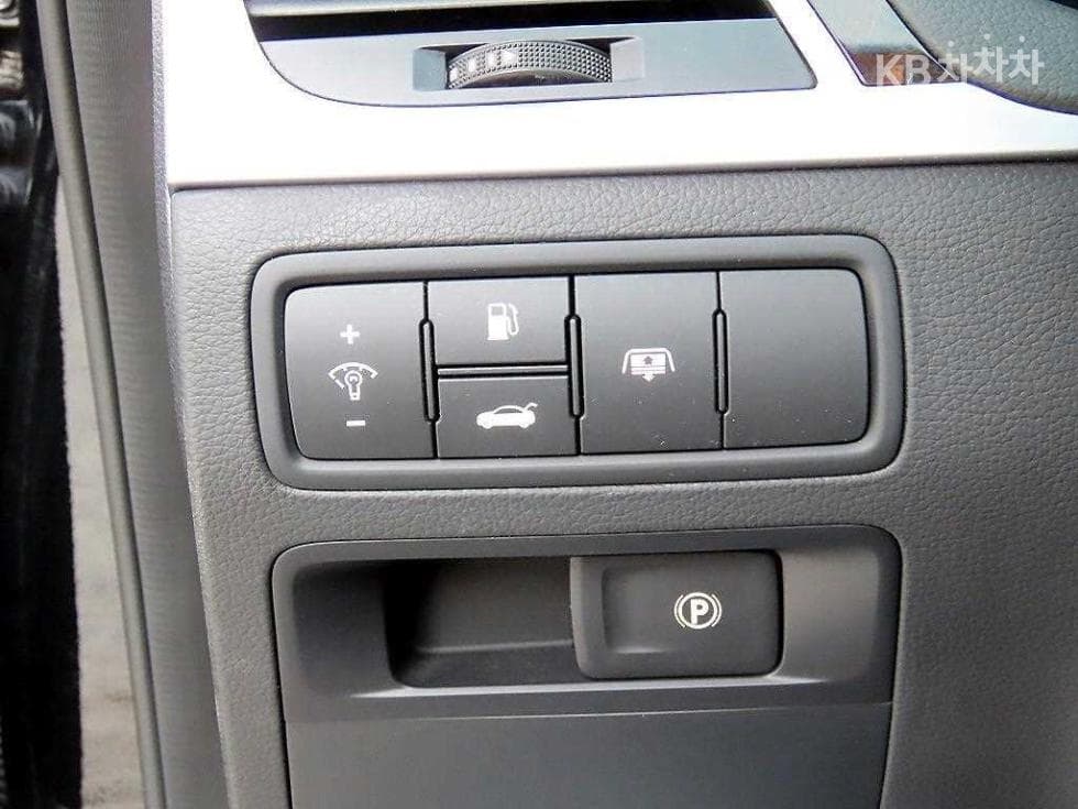 Hyundai GenesisDHG330 Premium AWD - 13