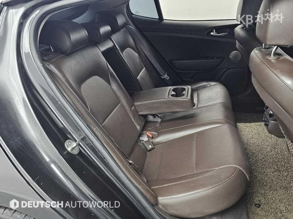 Kia Stinger3.3 Turbo 4WD Masters - 12