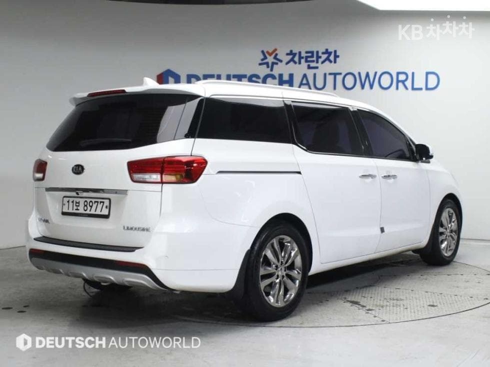 Kia All New Carnival7-seater (Limousine) 2.2 Diesel Limousine VIP - 2