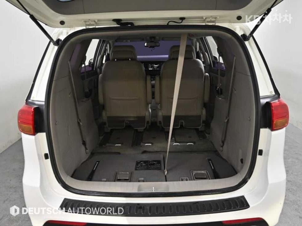 Kia All New Carnival7-seater (Limousine) 2.2 Diesel Limousine VIP - 5