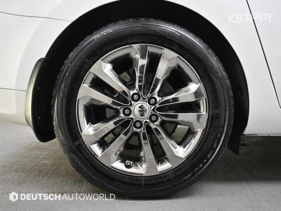 Kia All New Carnival7-seater (Limousine) 2.2 Diesel Limousine VIP - 6