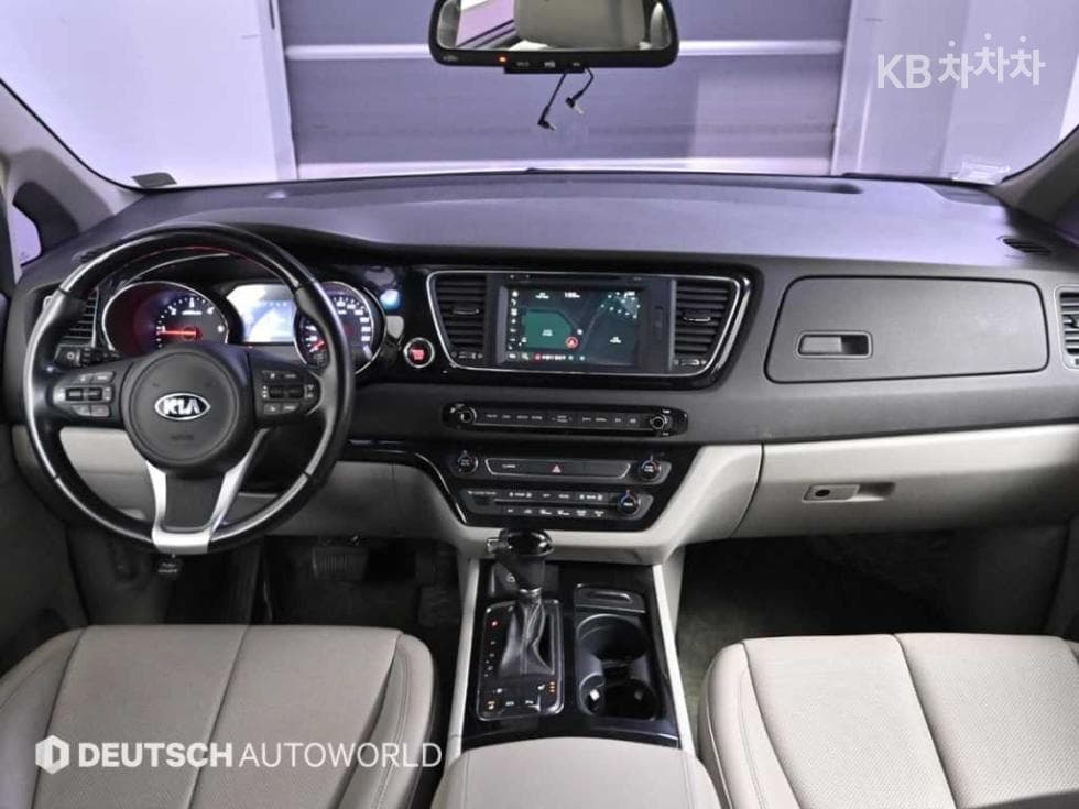 Kia All New Carnival7-seater (Limousine) 2.2 Diesel Limousine VIP - 8