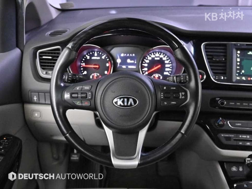 Kia All New Carnival7-seater (Limousine) 2.2 Diesel Limousine VIP - 13