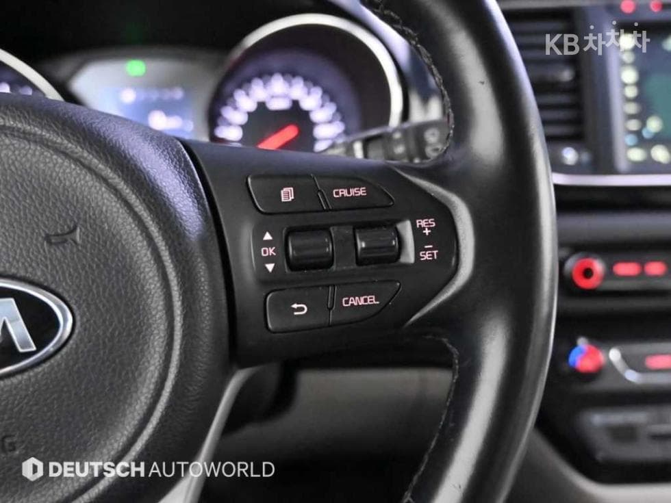 Kia All New Carnival7-seater (Limousine) 2.2 Diesel Limousine VIP - 14