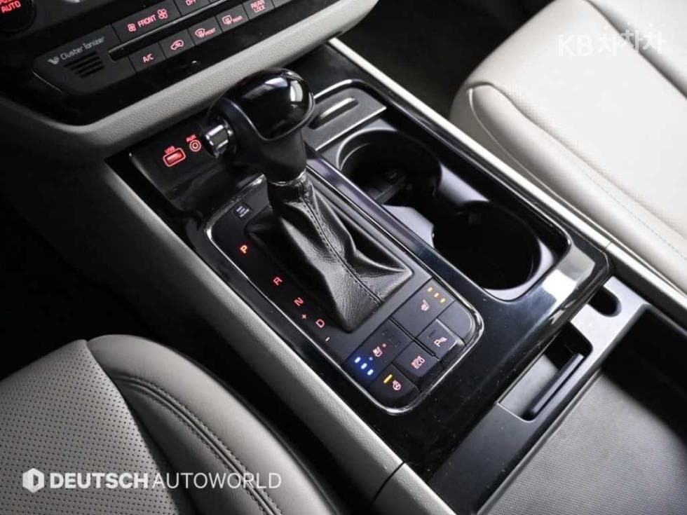 Kia All New Carnival7-seater (Limousine) 2.2 Diesel Limousine VIP - 17