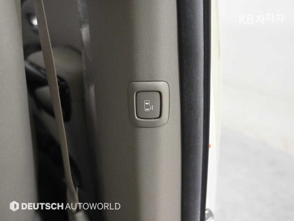 Kia All New Carnival7-seater (Limousine) 2.2 Diesel Limousine VIP - 20