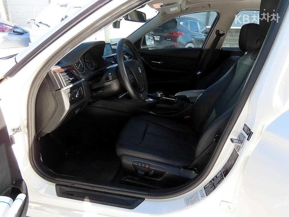 BMW New3 Series320d xDrive F30 - 5