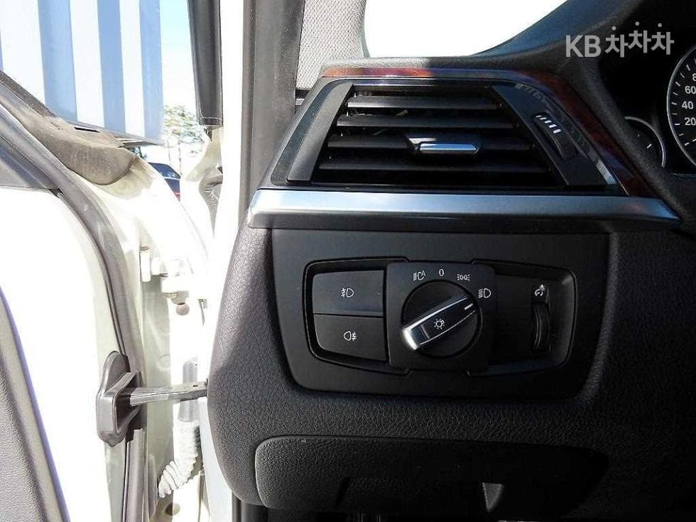 BMW New3 Series320d xDrive F30 - 12