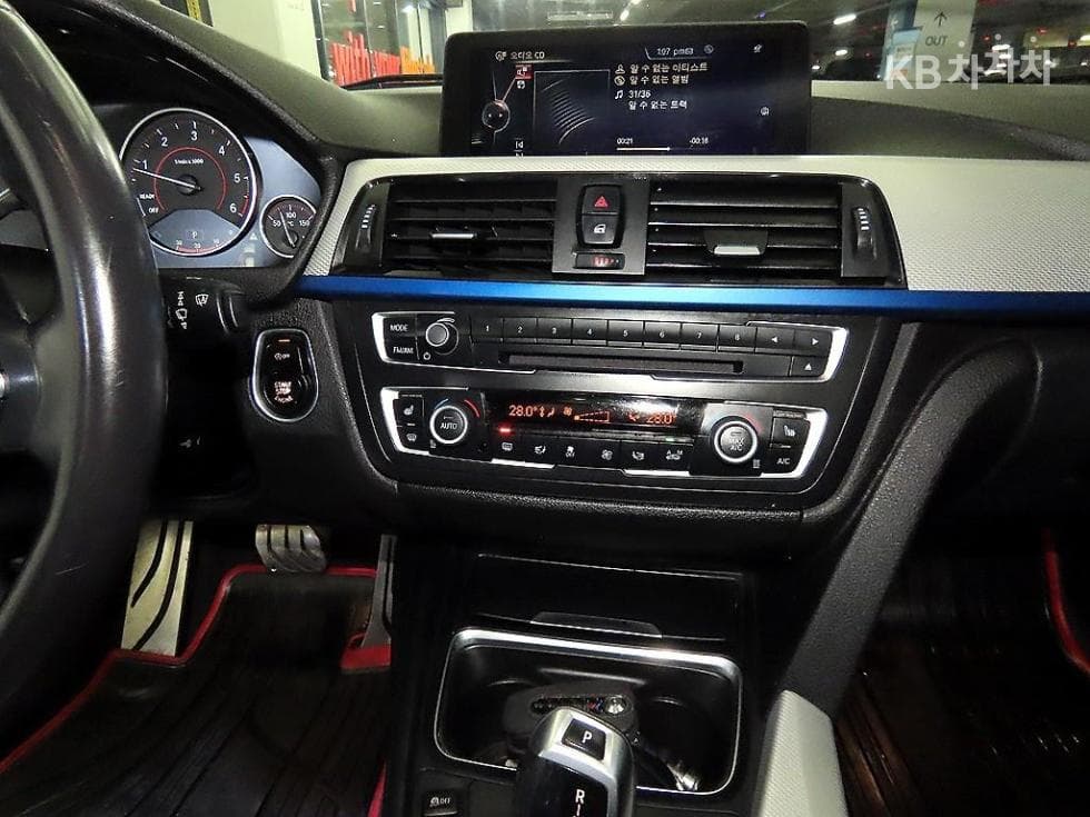 BMW New3 Series320d 투어링 M퍼포먼스에디션 - 11