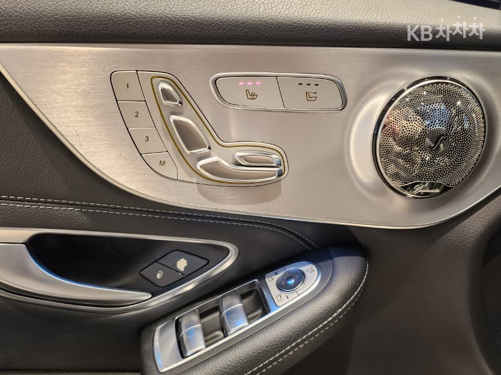 Mercedes-Benz The New (фейслифт) C-КласC200 Cabriolet - 18