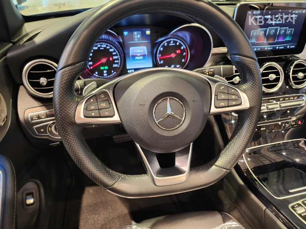 Mercedes-Benz The New (фейслифт) C-КласC200 Cabriolet - 12