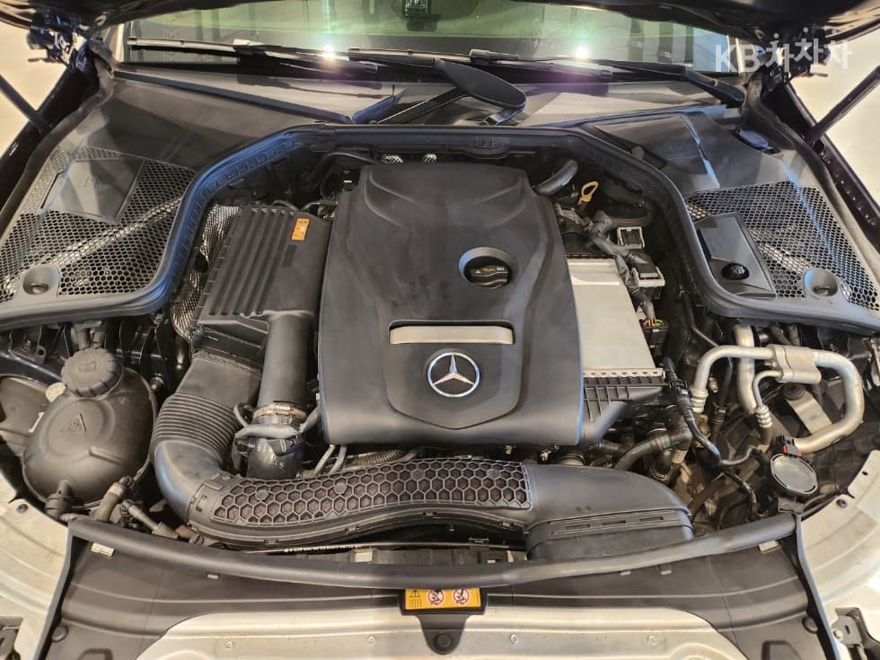 Mercedes-Benz The New (фейслифт) C-КласC200 Cabriolet - 23