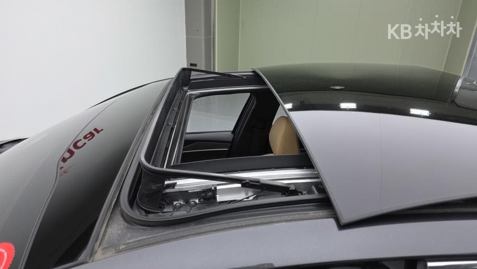 Kia K5 3rd Gen2.0 Gasoline Prestige - 23