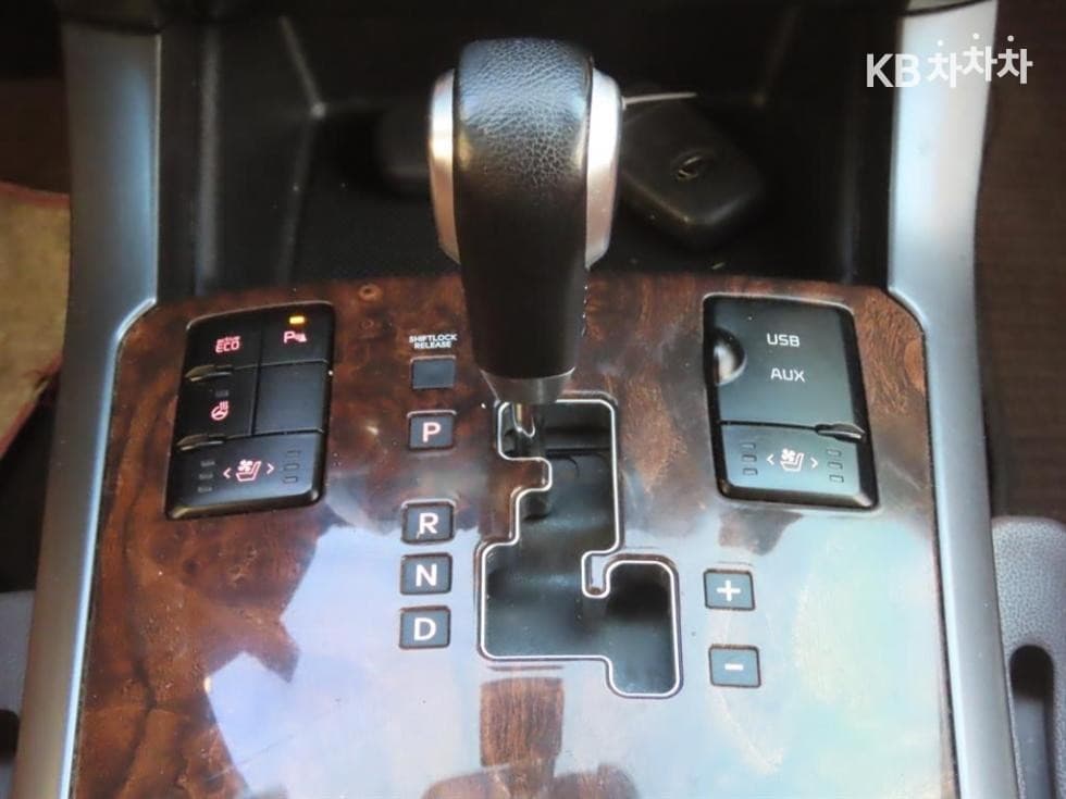 Киа The New (фейслифт) Mohave4x4 President 7-местен (Лимузин) - 14