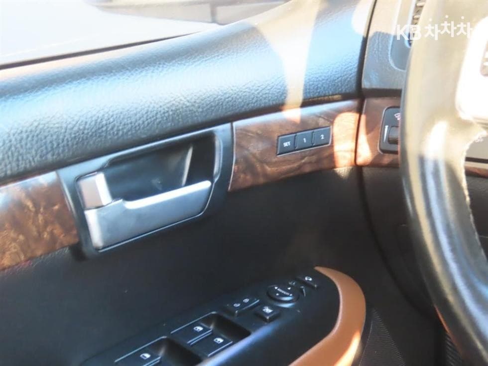 Киа The New (фейслифт) Mohave4x4 President 7-местен (Лимузин) - 15