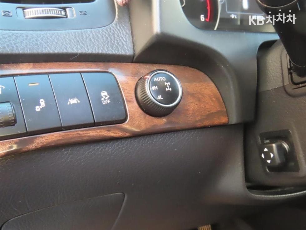 Киа The New (фейслифт) Mohave4x4 President 7-местен (Лимузин) - 17