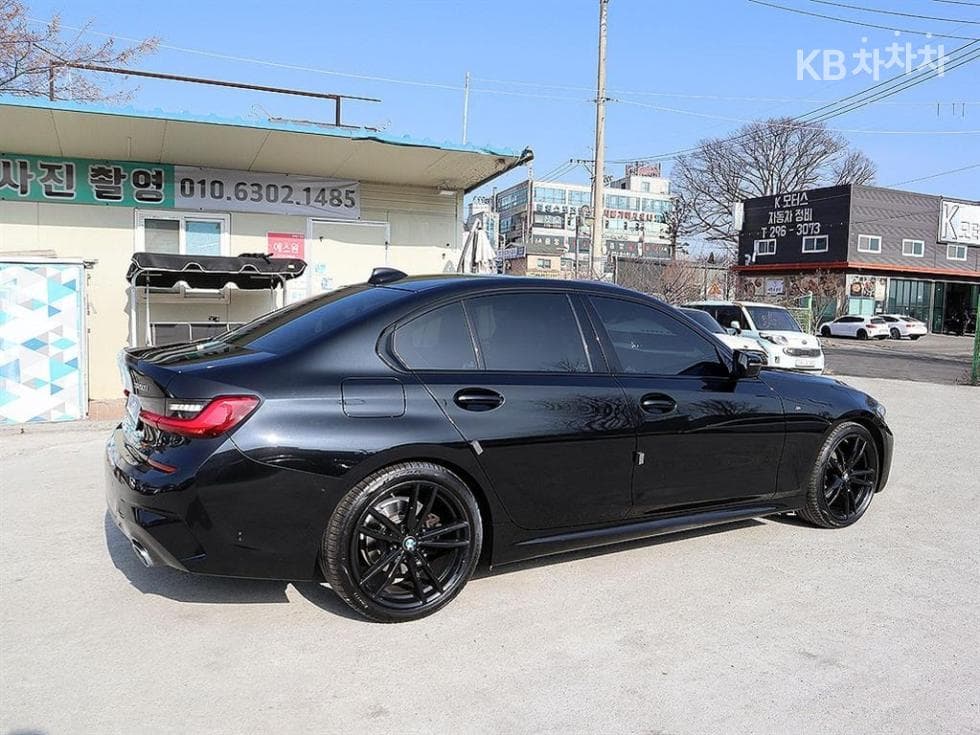 BMW 3 Series (G20)320i M Sport Black Suit Edition - 3