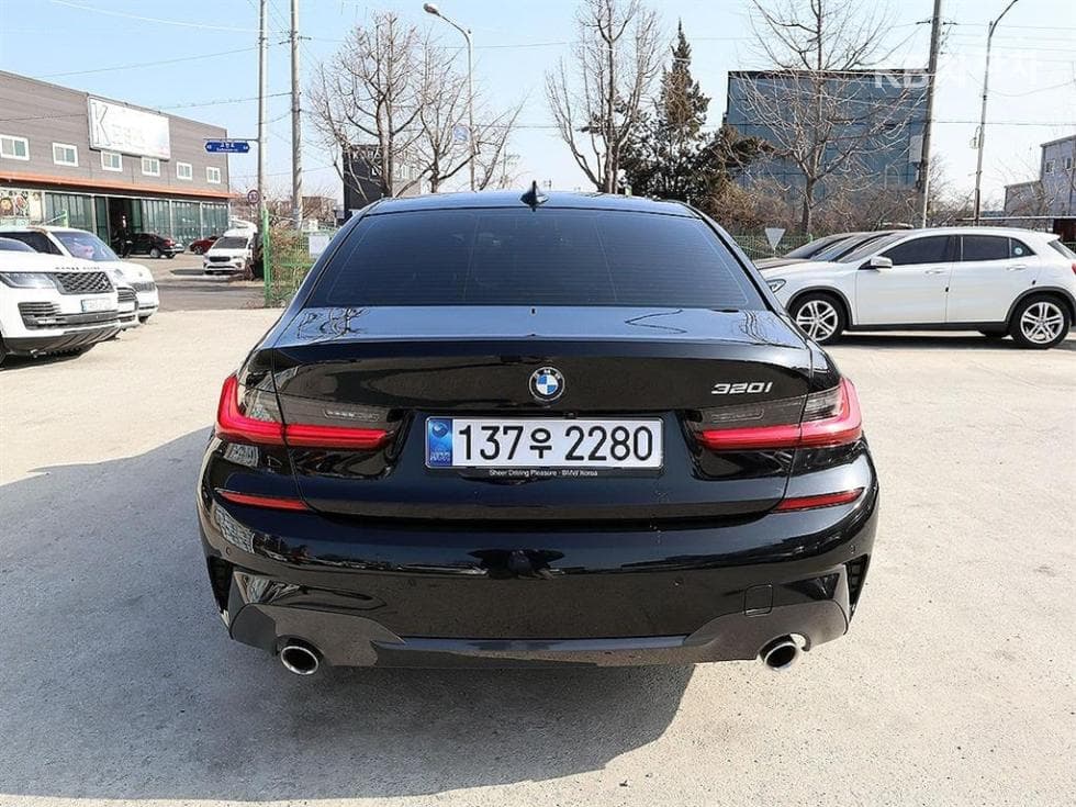 BMW 3 Series (G20)320i M Sport Black Suit Edition - 4