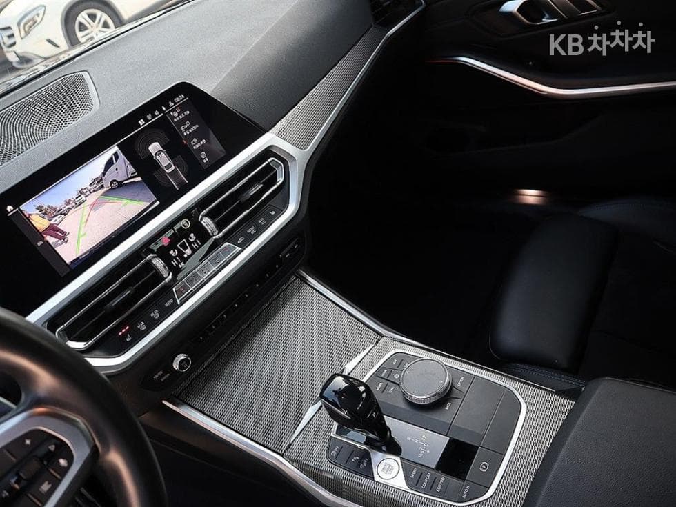 BMW 3 Series (G20)320i M Sport Black Suit Edition - 10
