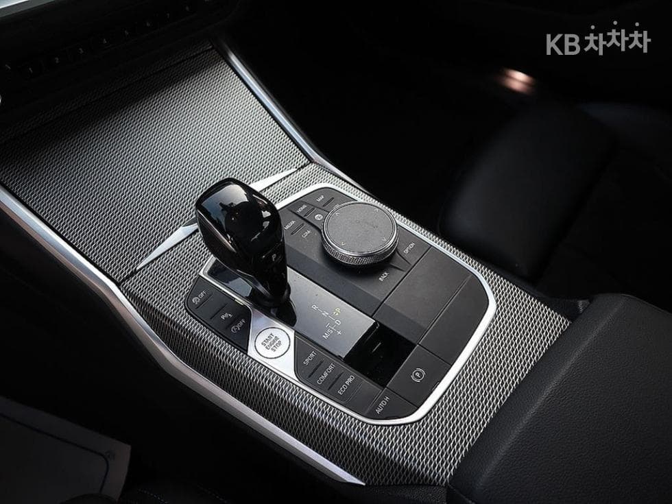 BMW 3 Series (G20)320i M Sport Black Suit Edition - 12