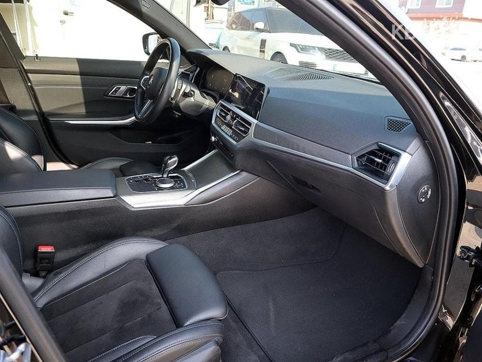 BMW 3 Series (G20)320i M Sport Black Suit Edition - 13