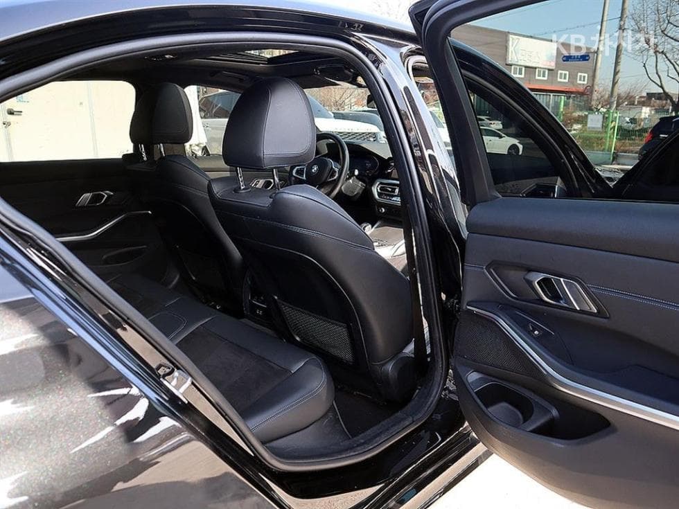 BMW 3 Series (G20)320i M Sport Black Suit Edition - 14
