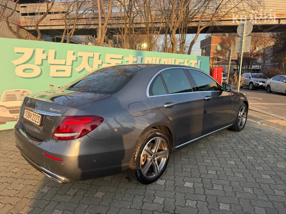 Mercedes-Benz E-Клас (W213)E300 4Matic Avantgarde Intelligent Drive - 4