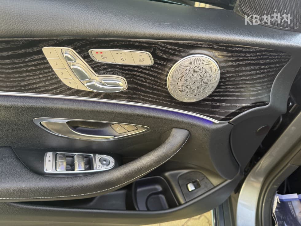 Mercedes-Benz E-Клас (W213)E300 4Matic Avantgarde Intelligent Drive - 7