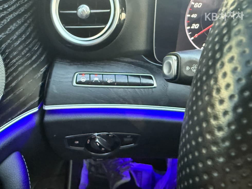 Mercedes-Benz E-Клас (W213)E300 4Matic Avantgarde Intelligent Drive - 19