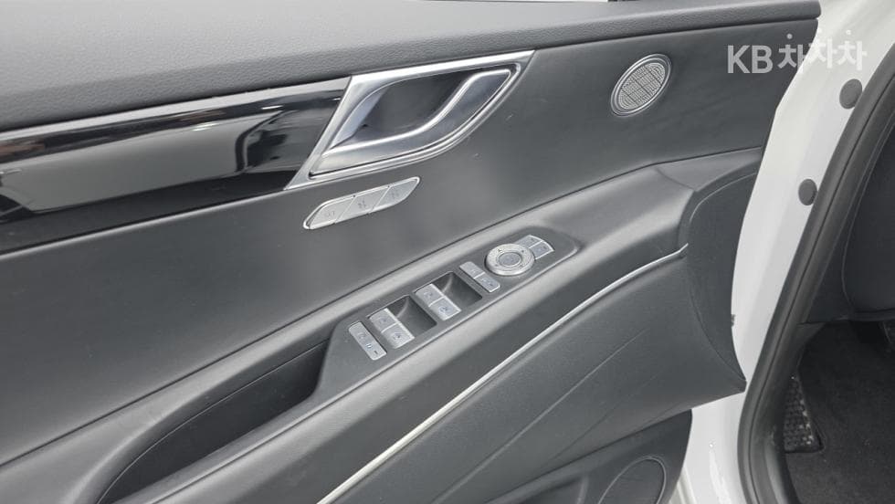 Genesis GV802.5 Turbo Gasoline 2WD - 16