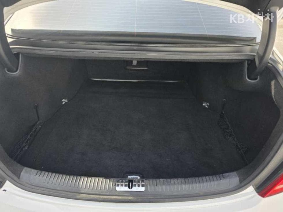 Genesis EQ9003.8 GDI AWD Premium Luxury - 4