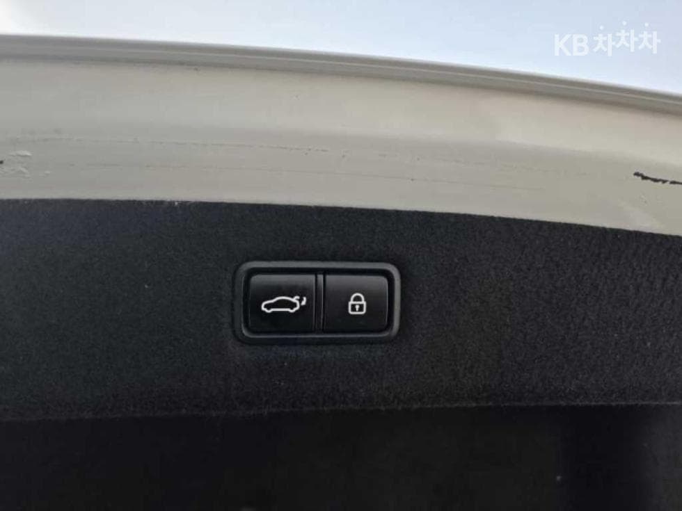 Genesis EQ9003.8 GDI AWD Premium Luxury - 5