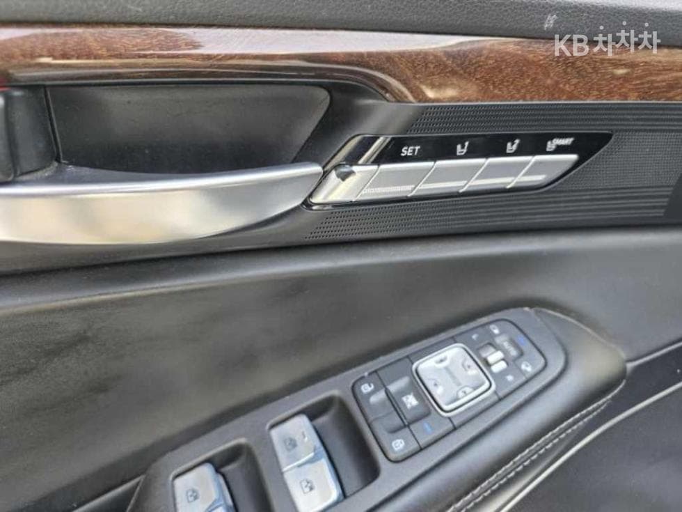 Genesis EQ9003.8 GDI AWD Premium Luxury - 13