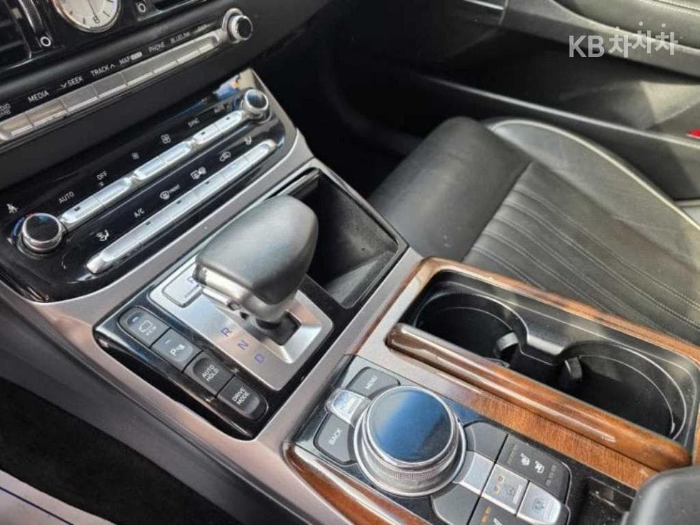 Genesis EQ9003.8 GDI AWD Premium Luxury - 17