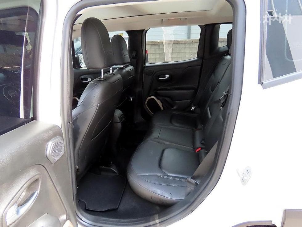 지프 레니게이드2.0 Limited AWD 75th Anniversary Edition - 6