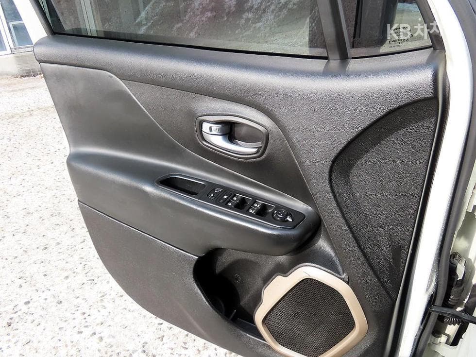 지프 레니게이드2.0 Limited AWD 75th Anniversary Edition - 11