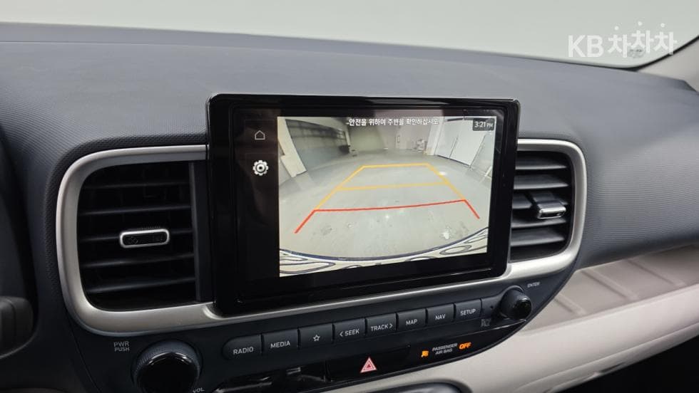 Hyundai VenueGasoline 1.6 Premium - 9