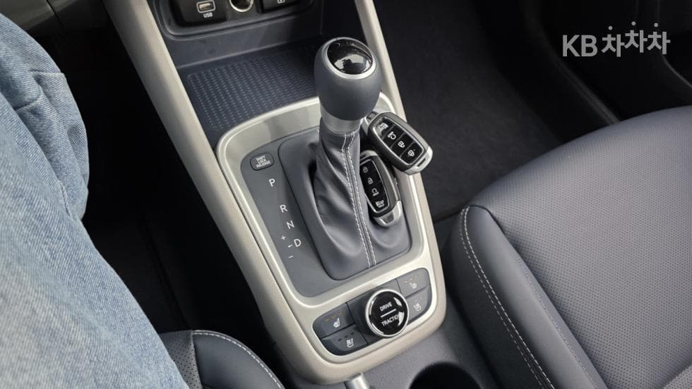 Hyundai VenueGasoline 1.6 Premium - 10