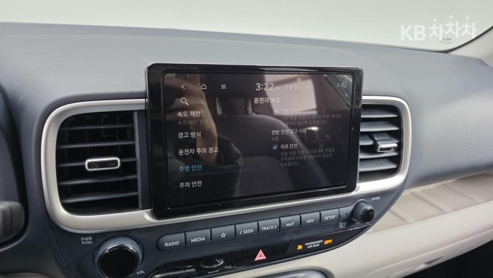 Hyundai VenueGasoline 1.6 Premium - 11