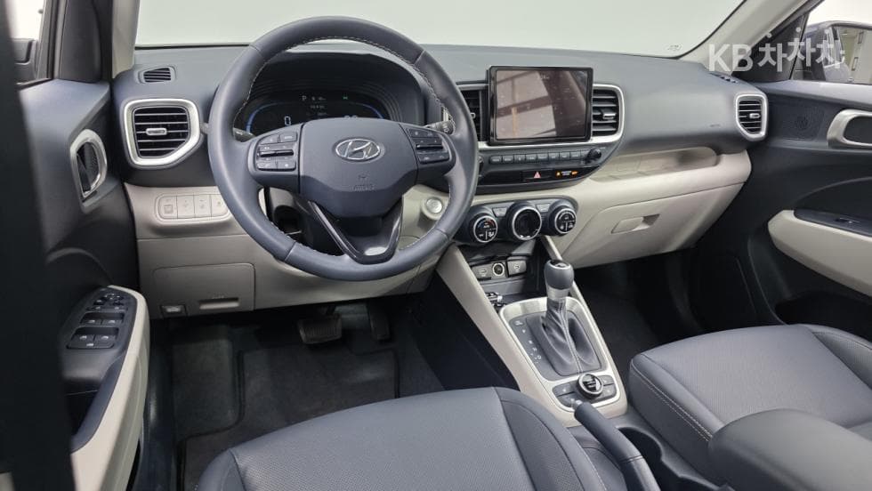 Hyundai VenueGasoline 1.6 Premium - 13