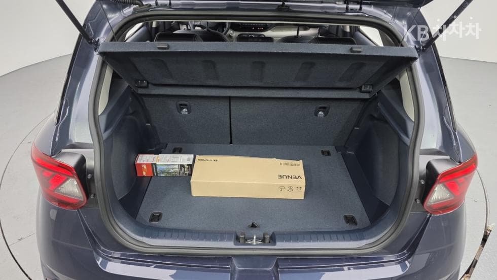 Hyundai VenueGasoline 1.6 Premium - 19