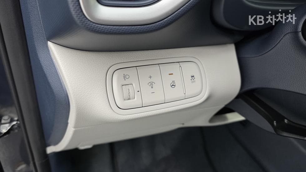 Hyundai VenueGasoline 1.6 Premium - 22