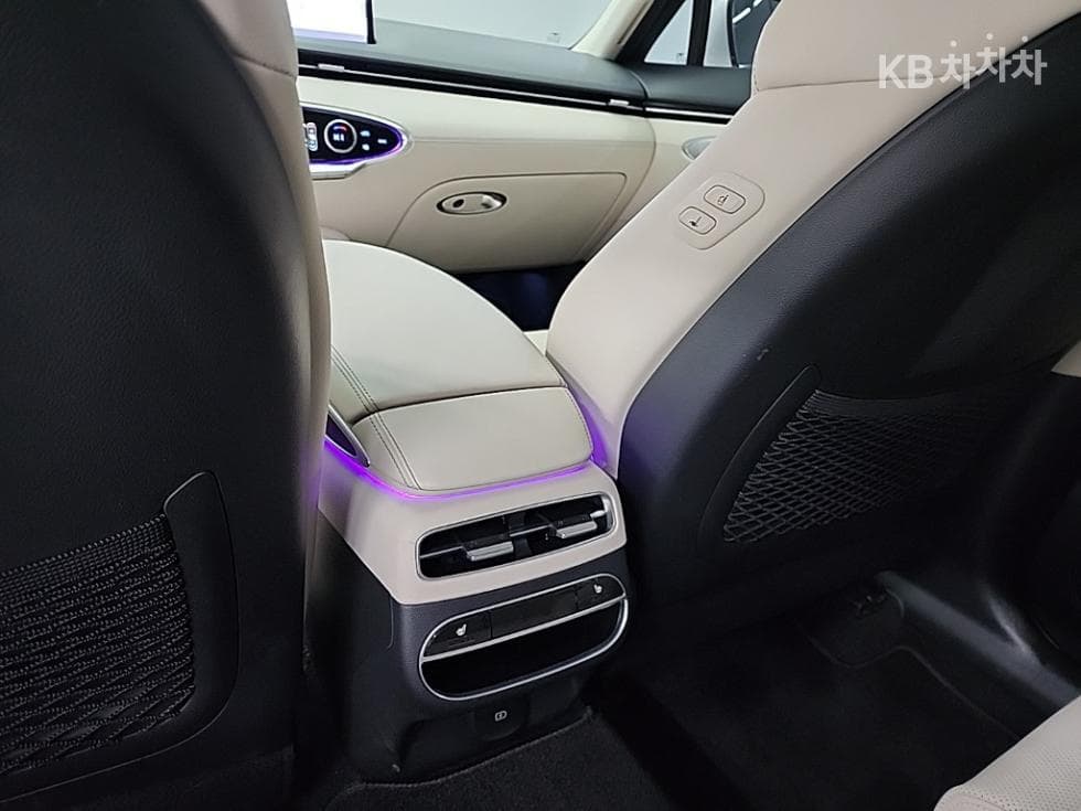 Дженезис GV70Бензин 2.5T 2WD - 13