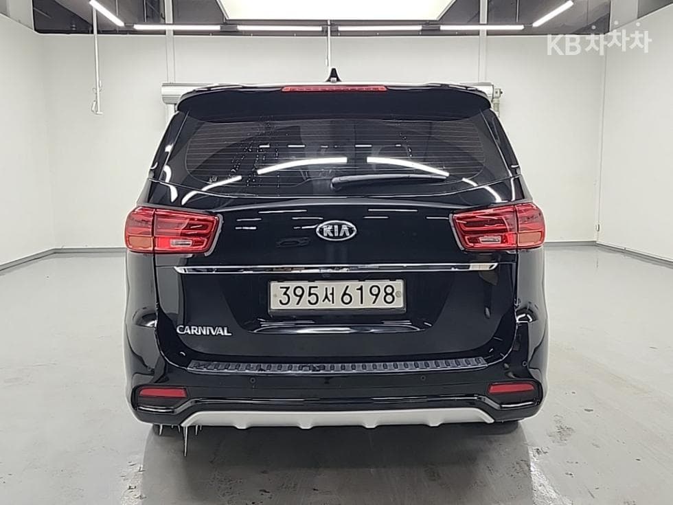 Kia The New (facelift) Carnival9-seater 2.2 Diesel Luxury - 3