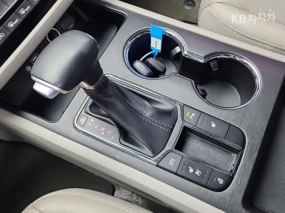 Kia The New (facelift) Carnival9-seater 2.2 Diesel Luxury - 8